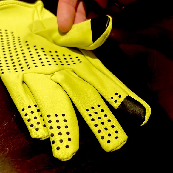 Lululemon Run For It All Tech Gloves in Yellow Serpentine 💛 - Picture 8 of 11